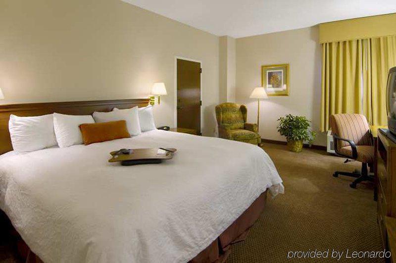 Hampton Inn Charlotte University Place Номер фото