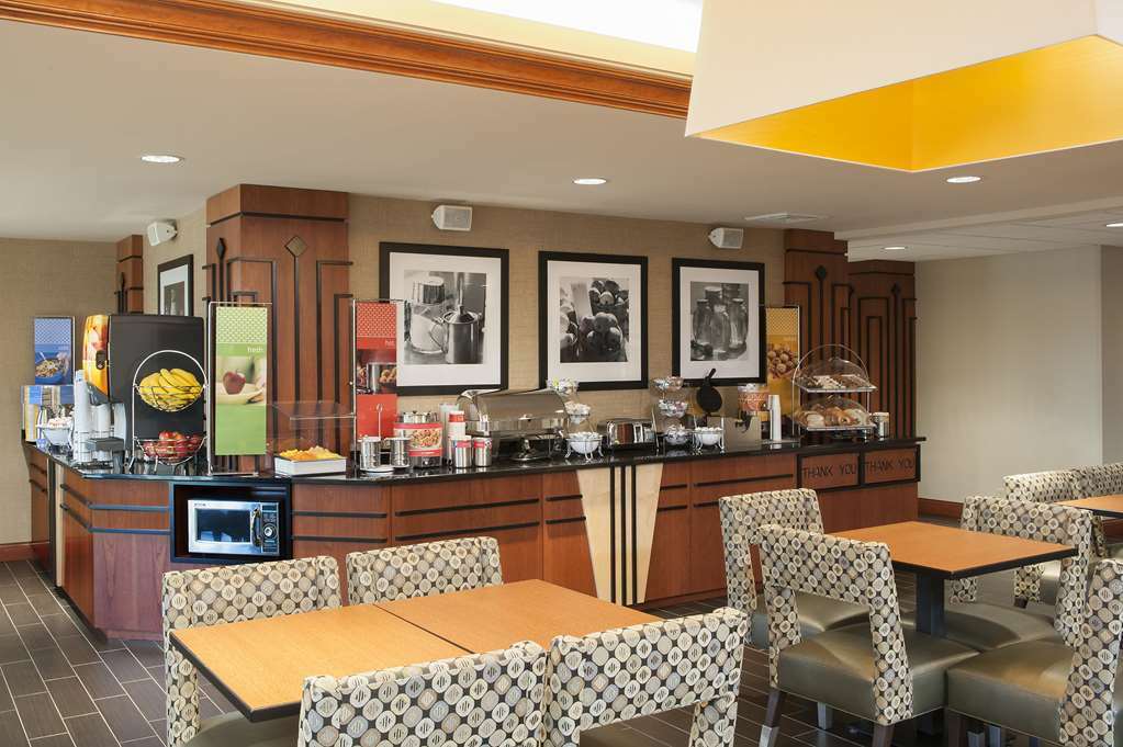 Hampton Inn Charlotte University Place Ресторан фото