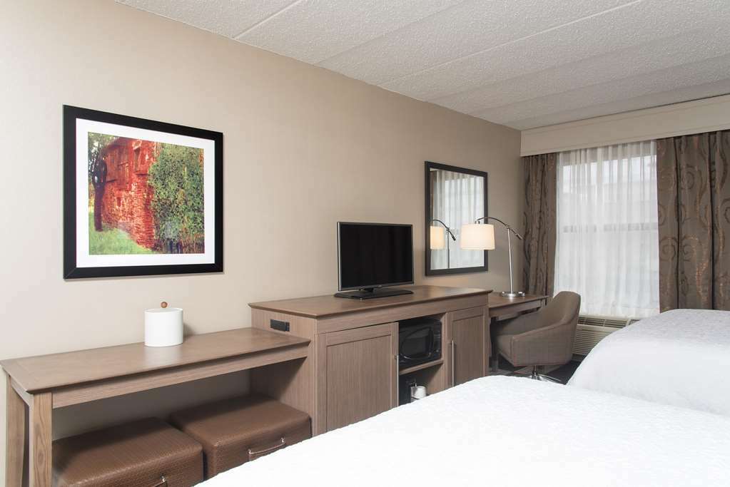 Hampton Inn Charlotte University Place Номер фото