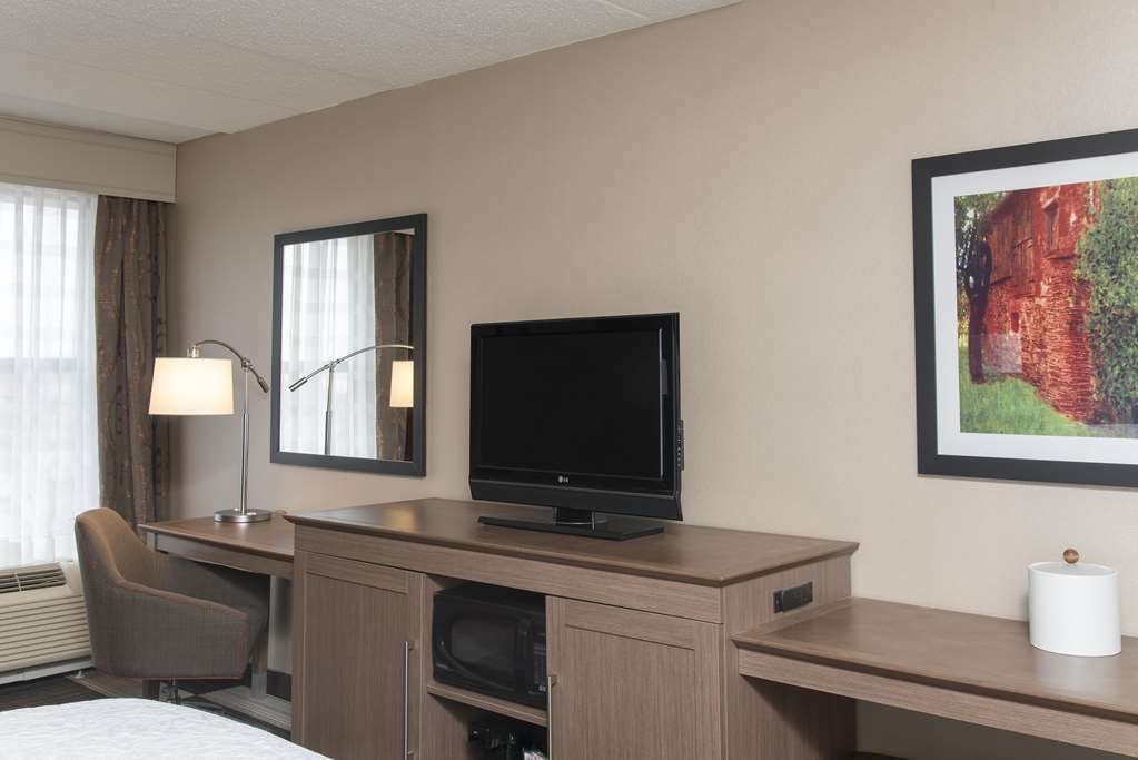 Hampton Inn Charlotte University Place Номер фото